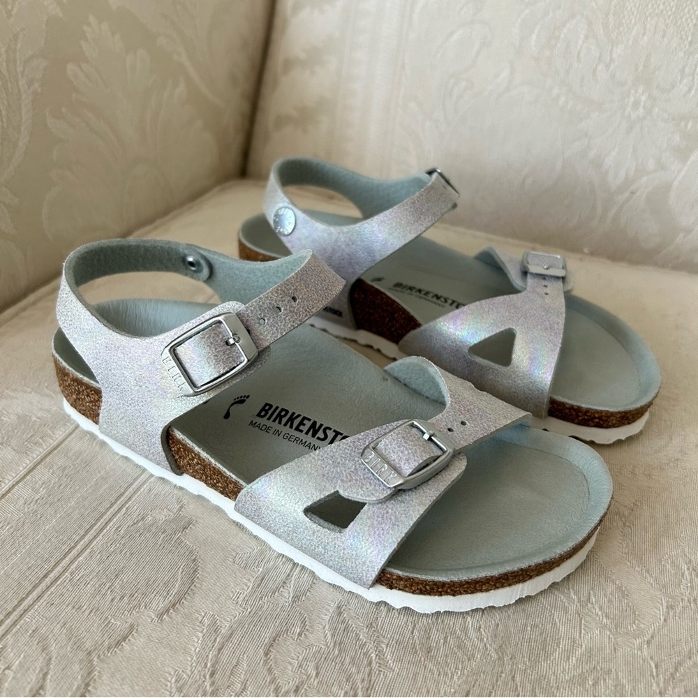Super cute and comfy Birkenstock Rio kids sandals size 29
